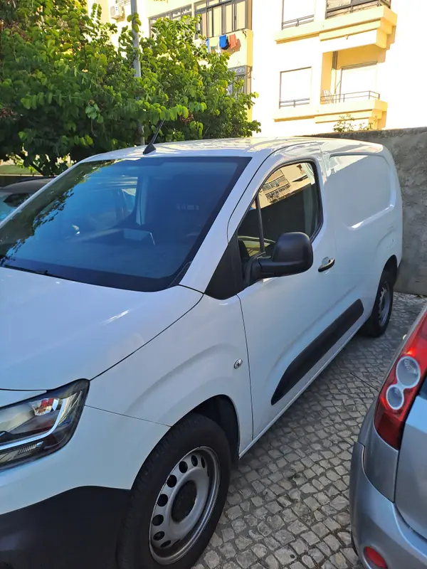 Citroën Berlingo 2021 - 10000 EUR, 170000 km - AUTO.MOTO.pt - 170000km - foto 2 de 8