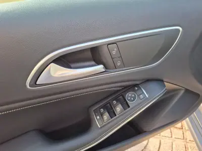 Mercedes-Benz A 180 2017 - 16900 EUR, 125000 km - AUTO.MOTO.pt - 125000km - foto 16 de 31