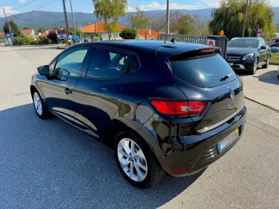 Renault Clio 2018 — foto 6 de 25
