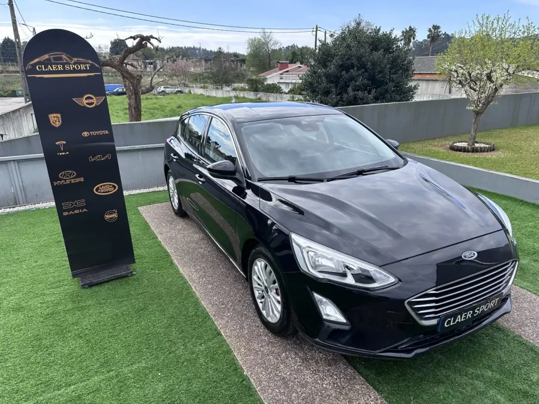 Ford Focus 2018 - 10900 EUR, 100000 km - AUTO.MOTO.pt - 100000km - foto 4 de 56