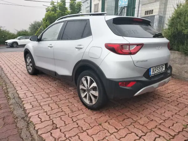 Kia Stonic 2022 - 17450 EUR, 62000 km - AUTO.MOTO.pt - 62000km - foto 4 de 11