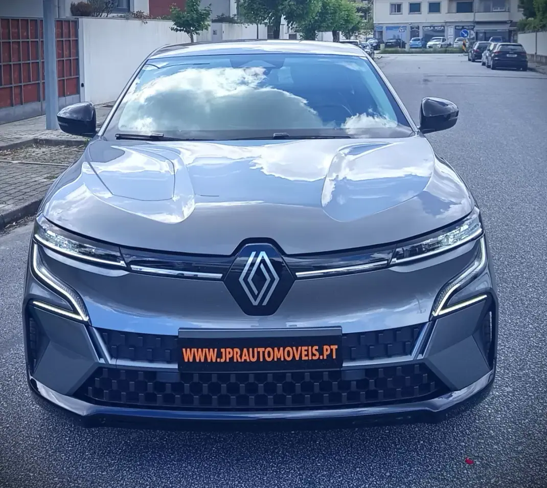 Renault Mégane E-Tech 2022 - 20490 EUR, 95500 km - AUTO.MOTO.pt - 95500km - foto 2 de 19