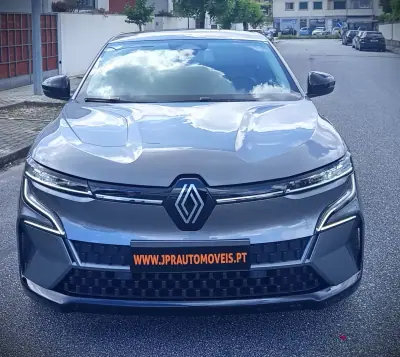 Renault Mégane E-Tech 2022 - 20490 EUR, 95500 km - AUTO.MOTO.pt - 95500km - foto 2 de 19