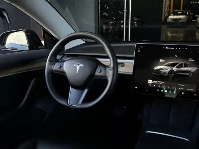 Tesla Model 3 2022 - 29990 EUR, 125900 km - AUTO.MOTO.pt - 125900km - foto 20 de 31