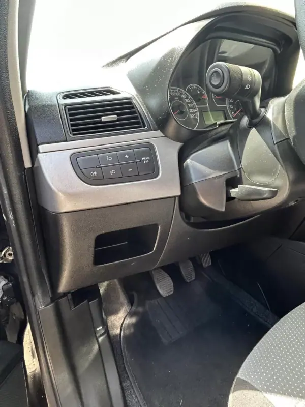 Fiat Punto 2011 - 5500 EUR, 188330 km - 188330km - foto 9 de 16