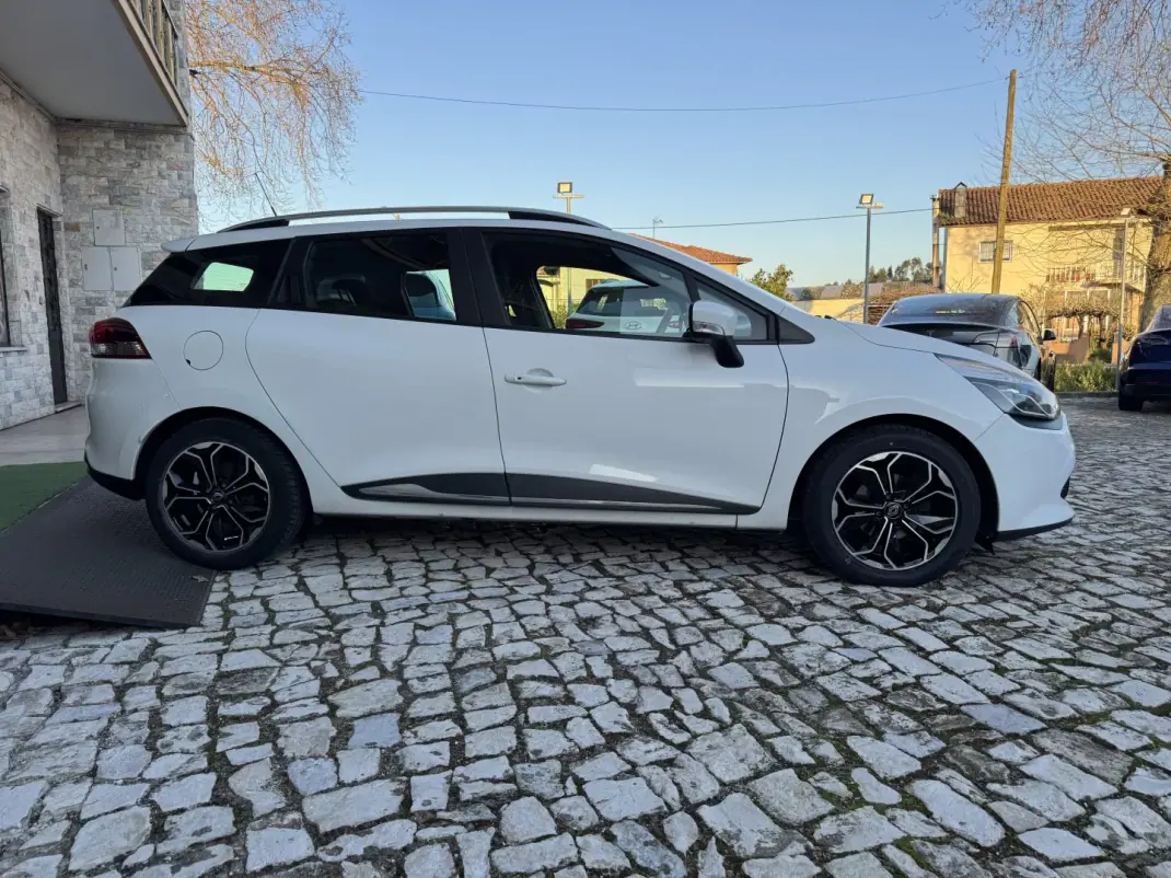 Renault Clio Sport Tourer 2016 - 10500 EUR, 138000 km - AUTO.MOTO.pt - 138000km - foto 5 de 37