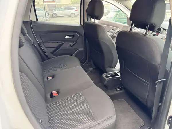 Dacia Duster 2019 - 14500 EUR, 114000 km - AUTO.MOTO.pt - 114000km - foto 15 de 17