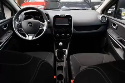 Renault Clio 2017 - 11999 EUR, 138000 km - AUTO.MOTO.pt - 138000km - foto 16 de 22