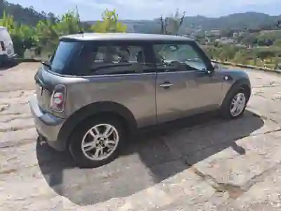 MINI Cooper 2014 - 10500 EUR, 199000 km - foto 1 de 9