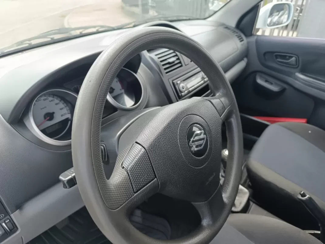 Suzuki Ignis 2004 - 2500 EUR, 216000 km - AUTO.MOTO.pt - 216000km - foto 12 de 15
