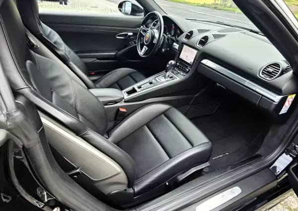 Porsche 718 Boxster 2016 - 64999 EUR, 26000 km - AUTO.MOTO.pt - 26000km - foto 16 de 27