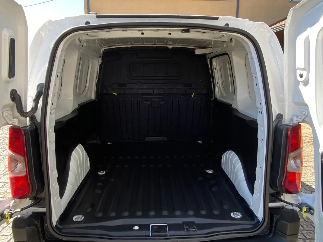 Peugeot Partner 1.6 BlueHdi 100cv Premium 2019 - 14980 EUR, 126882 km - AUTO.MOTO.pt - 126882km - foto 6 de 17