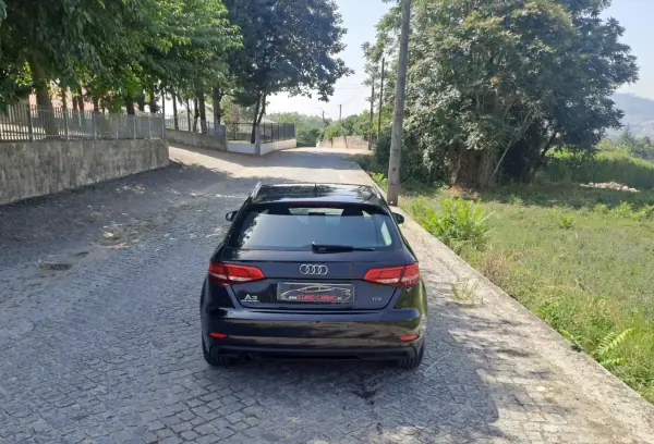 Audi A3 Sportback 2017 - 15500 EUR, 160000 km - AUTO.MOTO.pt - 160000km - foto 5 de 14