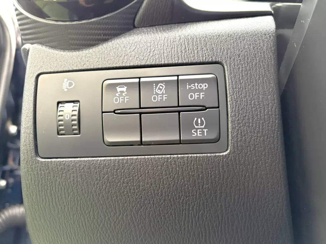 Mazda 2 2019 - 14350 EUR, 55422 km - AUTO.MOTO.pt - 55422km - foto 8 de 17