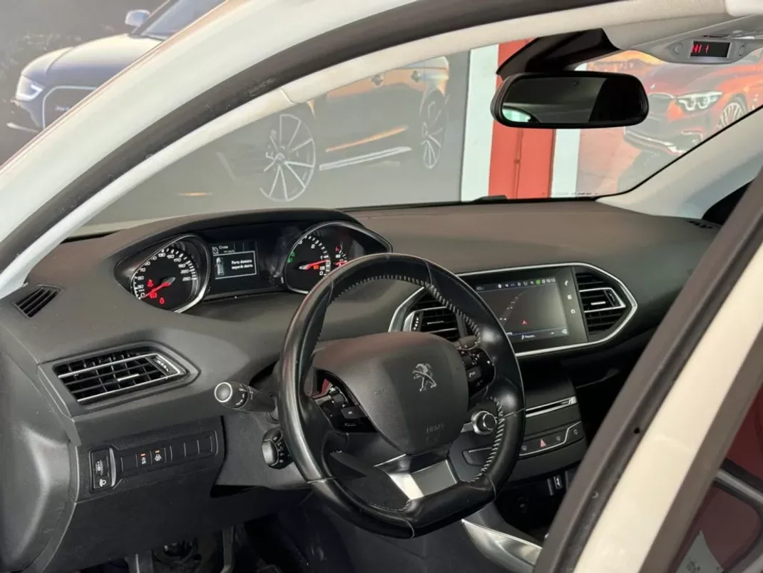 Peugeot 308 2019 - 17990 EUR, 63734 km - AUTO.MOTO.pt - 63734km - foto 13 de 18