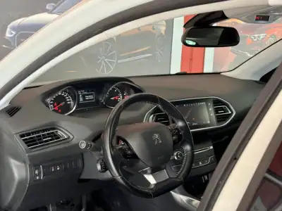 Peugeot 308 2019 - 17990 EUR, 63734 km - AUTO.MOTO.pt - 63734km - foto 13 de 18