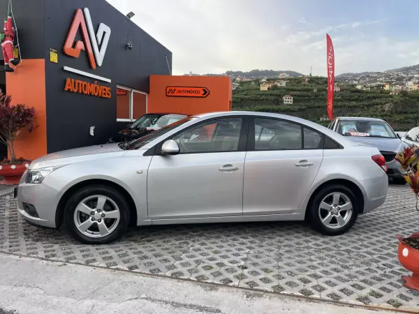 Chevrolet Cruze 2010 - 6950 EUR, 99232 km - AUTO.MOTO.pt - 99232km - foto 4 de 12