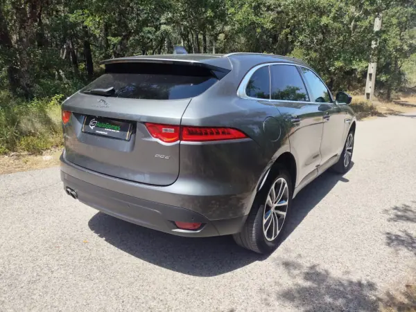 Jaguar F-Pace 2018 - 20900 EUR, 226300 km - AUTO.MOTO.pt - 226300km - foto 16 de 24