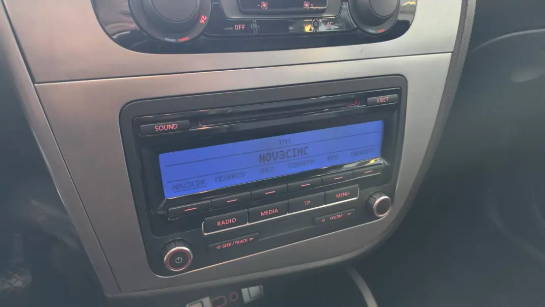 SEAT Leon 2011 - 8900 EUR, 188295 km - AUTO.MOTO.pt - 188295km - foto 44 de 52