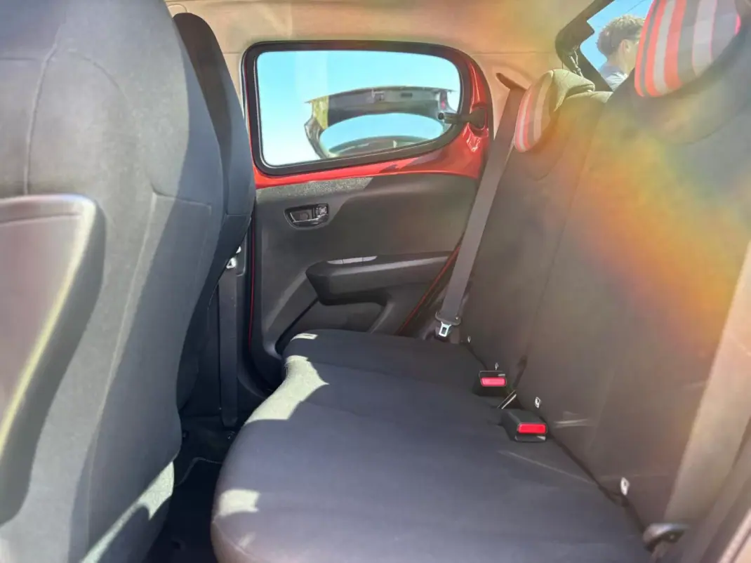 Peugeot 108 2019 - 12490 EUR, 35686 km - 35686km - foto 17 de 19