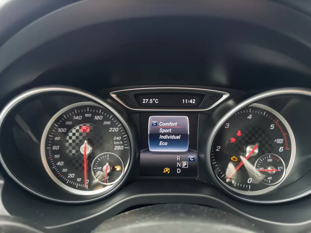 Mercedes-Benz A 180 2017 - 16990 EUR, 166000 km - AUTO.MOTO.pt - 166000km - foto 22 de 36