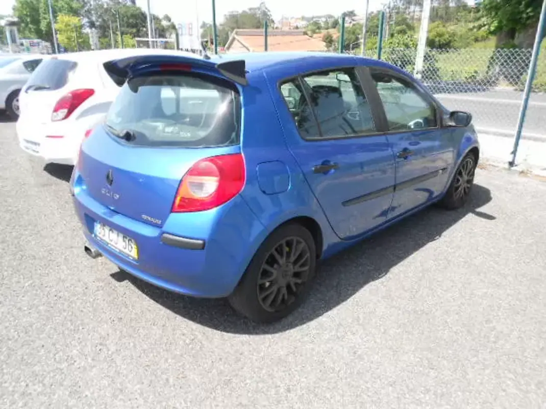 Renault Clio 2006 - 4750 EUR, 265045 km - AUTO.MOTO.pt - 265045km - foto 5 de 12