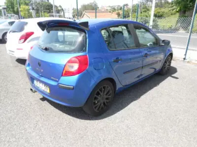 Renault Clio 2006 - 4750 EUR, 265045 km - AUTO.MOTO.pt - 265045km - foto 5 de 12