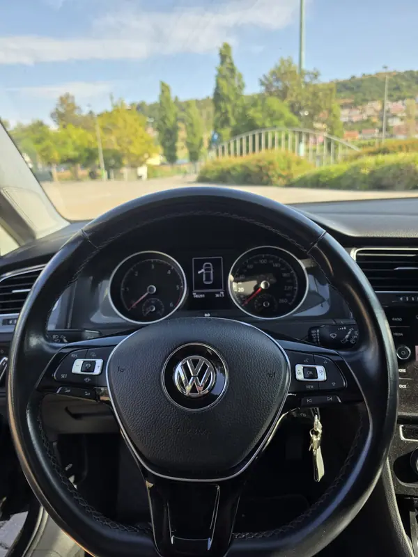 Volkswagen Golf 2019 - 15500 EUR, 140291 km - 140291km - foto 4 de 15