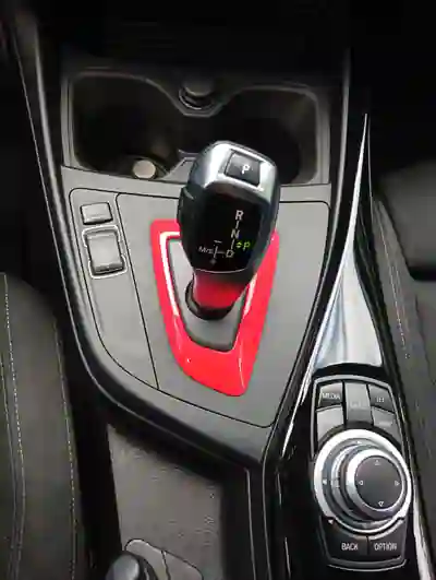 BMW 116 2017 - 15000 EUR, 121000 km - AUTO.MOTO.pt - 121000km - foto 5 de 11