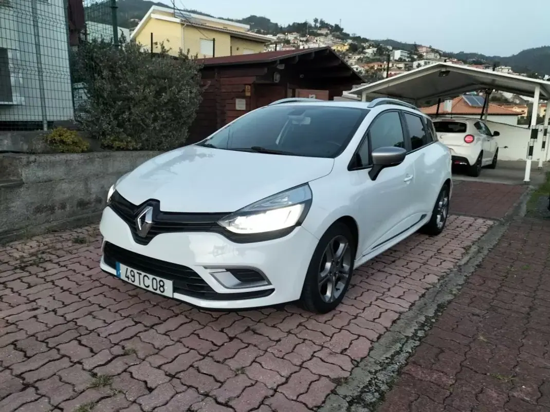 Renault Clio Sport Tourer 2017 - 14750 EUR, 159000 km - 159000km - foto 1 de 12