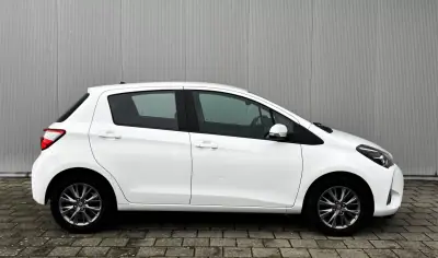 Toyota Yaris 2017 - 11990 EUR, 110000 km - AUTO.MOTO.pt - 110000km - foto 5 de 34