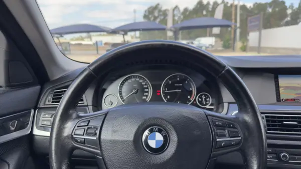 BMW 520 2013 - 16500 EUR, 244000 km - AUTO.MOTO.pt - 244000km - foto 31 de 47