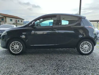 Lancia Ypsilon 2014 — foto 4 de 21