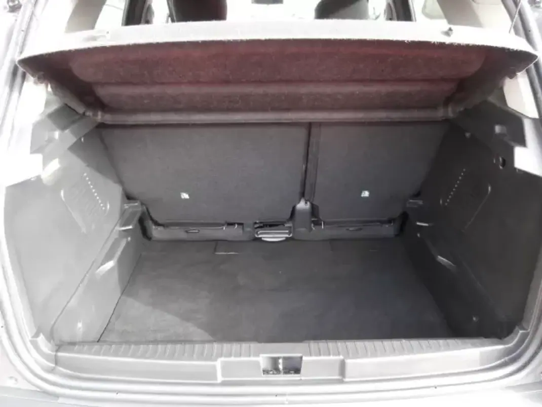 Renault Captur 2014 - 12900 EUR, 155622 km - AUTO.MOTO.pt - 155622km - foto 22 de 30