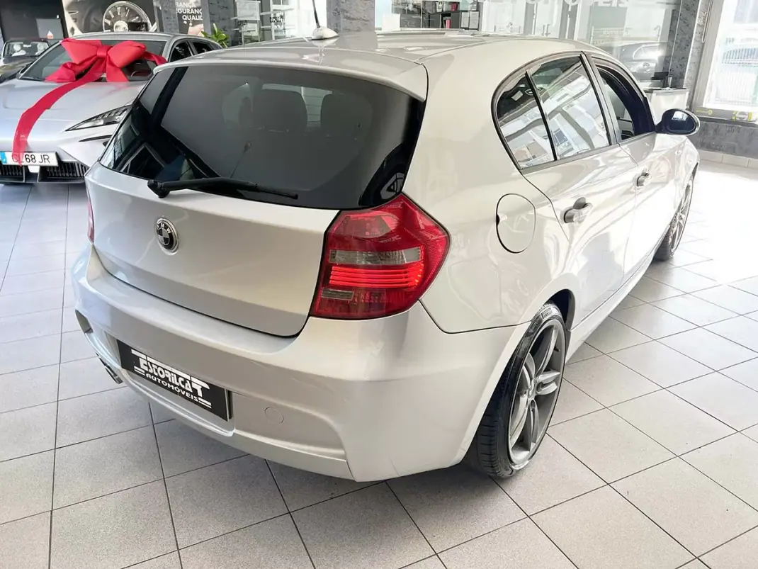 BMW 118 2008 - 8800 EUR, 262392 km - 262392km - foto 4 de 20