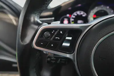 Porsche Panamera Sport Turismo 2019 - 69880 EUR, 97640 km - AUTO.MOTO.pt - 97640km - foto 22 de 71