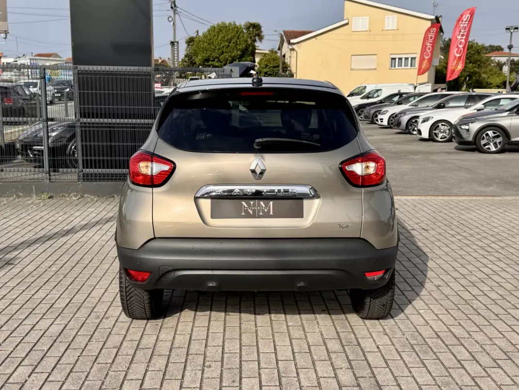 Renault Captur 2015 - 10990 EUR, 137000 km - AUTO.MOTO.pt - 137000km - foto 4 de 19