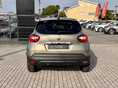 Renault Captur 2015 - 10990 EUR, 137000 km - AUTO.MOTO.pt - 137000km - foto 4 de 19