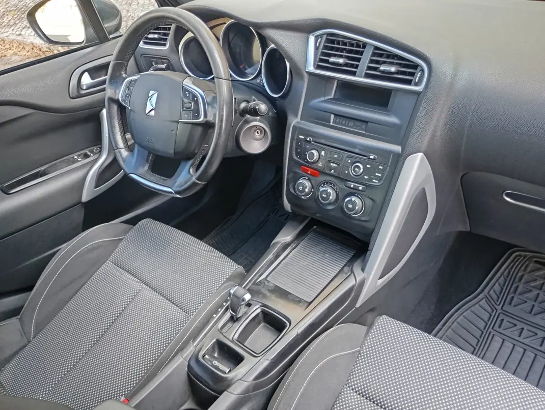 Citroën DS4 2012 - 7850 EUR, 182443 km - 182443km - foto 8 de 13