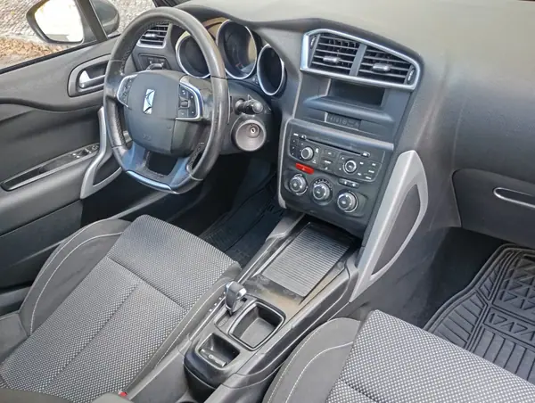 Citroën DS4 2012 - 7850 EUR, 182443 km - 182443km - foto 8 de 13