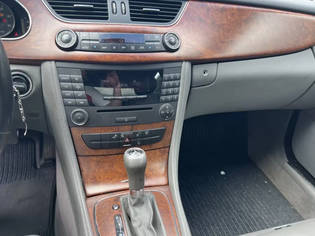 Mercedes-Benz CLS 320 2006 - 17900 EUR, 115600 km - AUTO.MOTO.pt - 115600km - foto 8 de 14