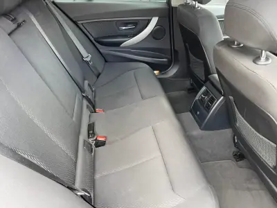 BMW 318 2017 - 17900 EUR, 215800 km - AUTO.MOTO.pt - 215800km - foto 7 de 12