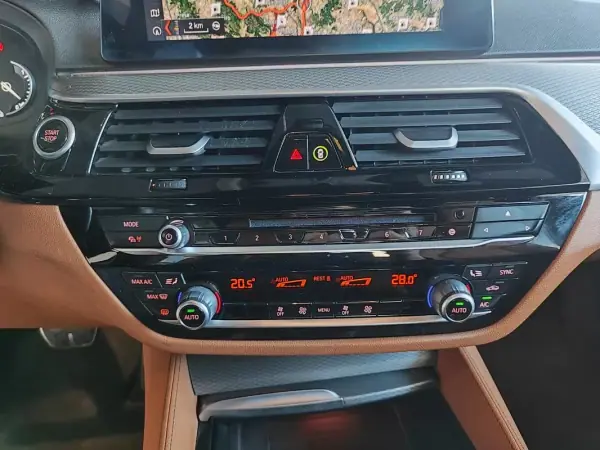 BMW 530e 2019 - 31500 EUR, 46900 km - AUTO.MOTO.pt - 46900km - foto 31 de 39