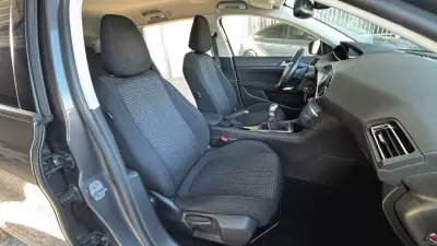 Peugeot 308 SW 2018 - 13990 EUR, 135000 km - AUTO.MOTO.pt - 135000km - foto 14 de 15
