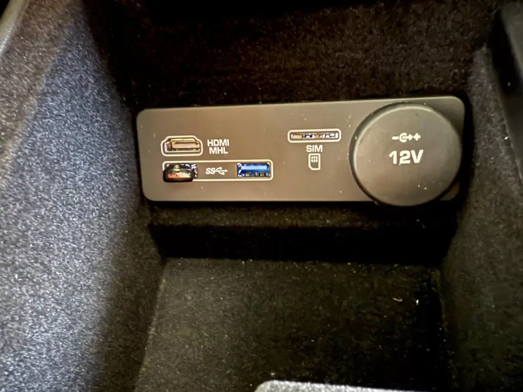 Jaguar F-Type 2018 - 46000 EUR, 64300 km - AUTO.MOTO.pt - 64300km - foto 126 de 135