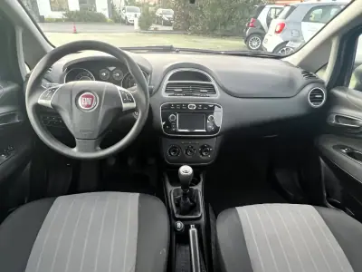 Fiat Punto 2018 - 8999 EUR, 169456 km - AUTO.MOTO.pt - 169456km - foto 9 de 16