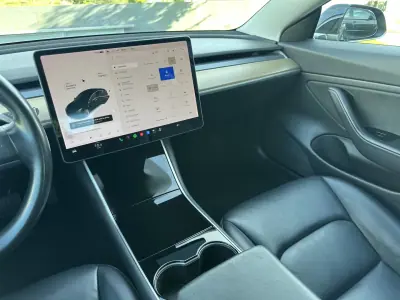 Tesla Model 3 2019 - 19900 EUR, 270000 km - AUTO.MOTO.pt - 270000km - foto 27 de 53
