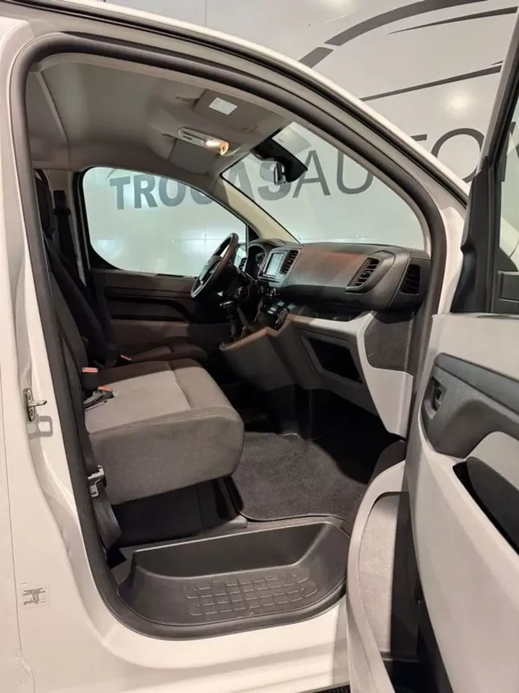 Opel Vivaro 2022 - 32900 EUR, 20415 km - 20415km - foto 39 de 50