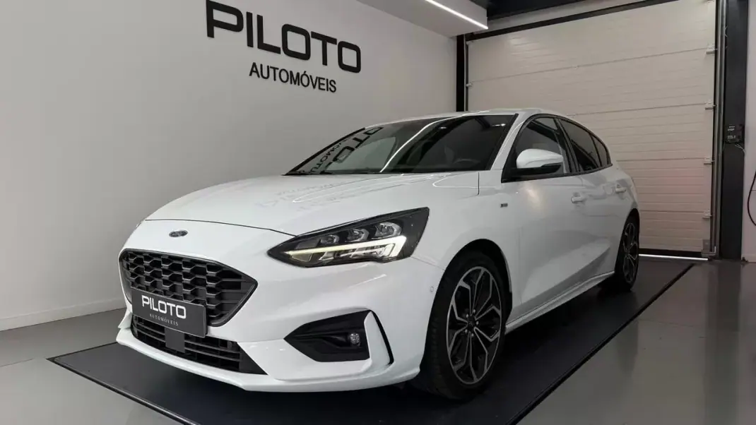 Ford Focus 2020 - 13990 EUR, 171057 km - AUTO.MOTO.pt - 171057km - foto 1 de 30