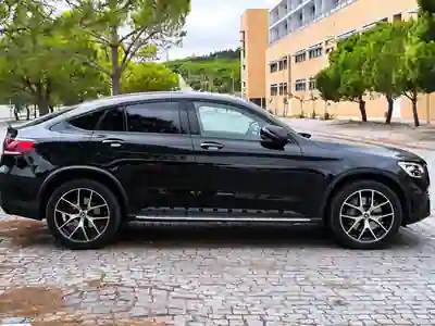 Mercedes-Benz GLC 300 2022 — foto 5 de 12